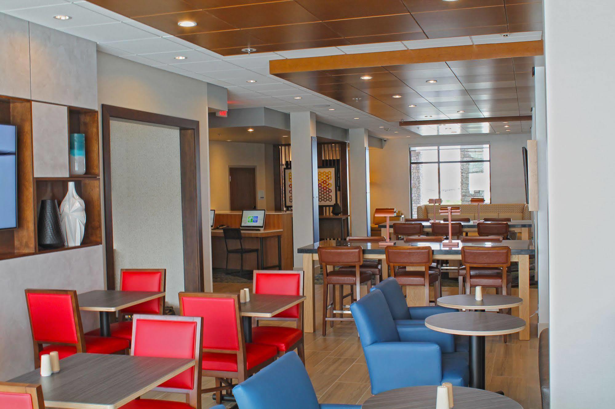 Holiday Inn Express & Suites - St. Louis South - I-55 By Ihg Mehlville Bagian luar foto